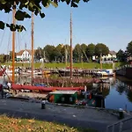 Smittshoern 3 - Nordsee Erdgeschosswohnung Mit Eingezaeunten Garten, Kamin Und Lounge! Altfunnixsiel