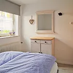 Smittshoern 3 - Nordsee Erdgeschosswohnung Mit Eingezaeunten Garten, Kamin Und Lounge! * Altfunnixsiel