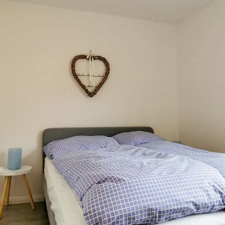 Smittshoern 3 - Nordsee Erdgeschosswohnung Mit Eingezaeunten Garten, Kamin Und Lounge! Altfunnixsiel