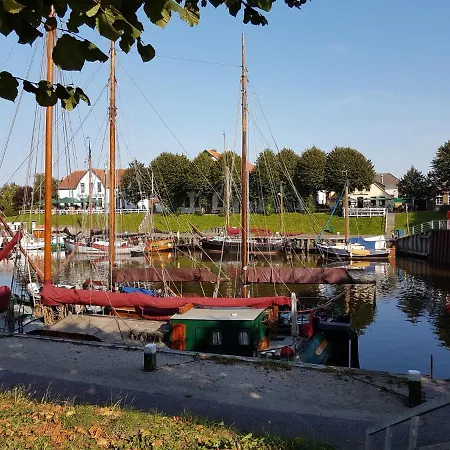 Smittshoern 3 - Nordsee Erdgeschosswohnung Mit Eingezaeunten Garten, Kamin Und Lounge! Altfunnixsiel