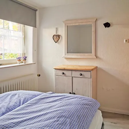 Smittshoern 3 - Nordsee Erdgeschosswohnung Mit Eingezaeunten Garten, Kamin Und Lounge! * Altfunnixsiel